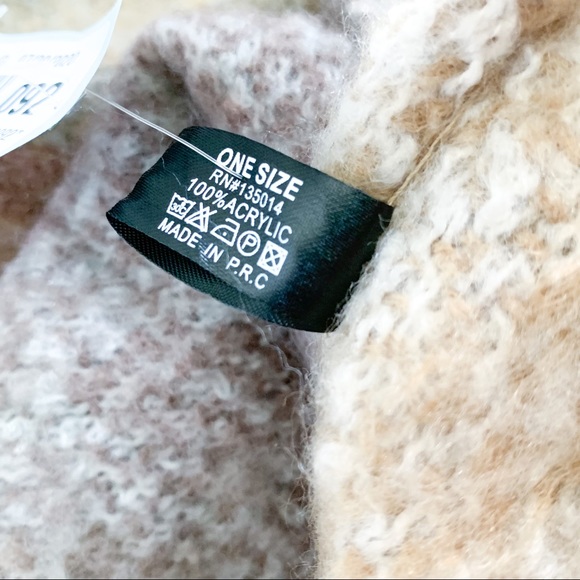 NEW MODCLOTH Soft Shawl - Picture 6 of 7